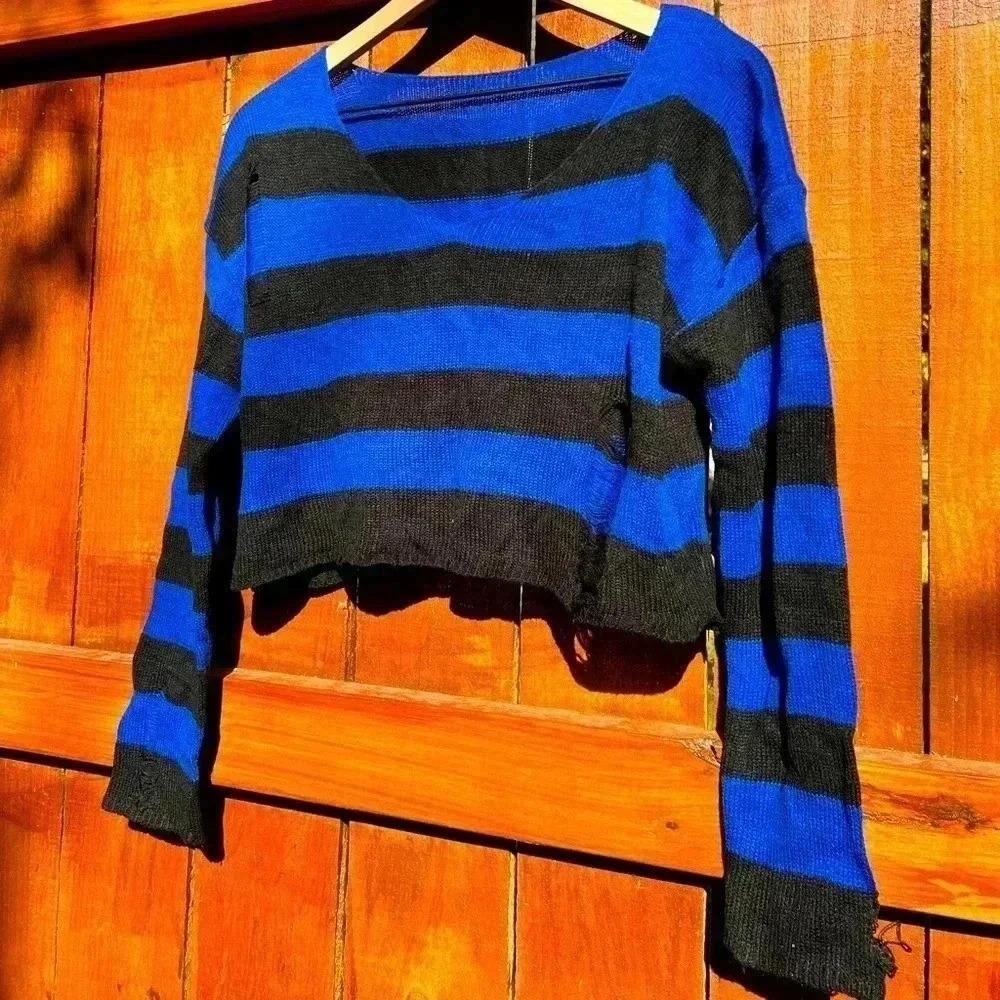 NWOT Blue and Black Distressed Crop Sweater Oversized - Size L